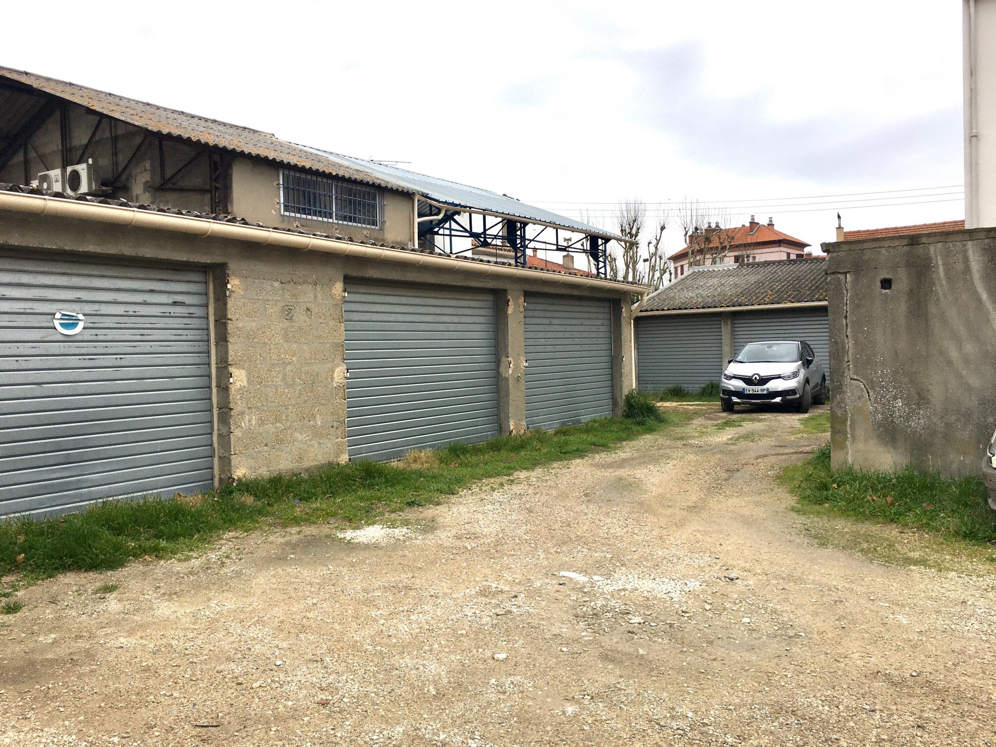location Arles, montplaisir, rue pont de lucas, garage fermé privatif.